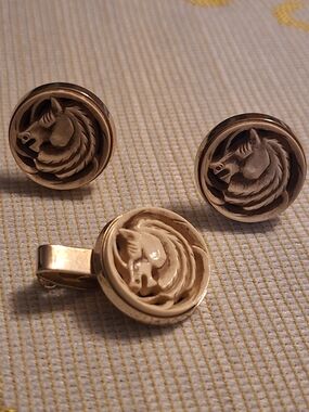 Goldtone and Cream Horse Head Cufflink and Tie Clip Set